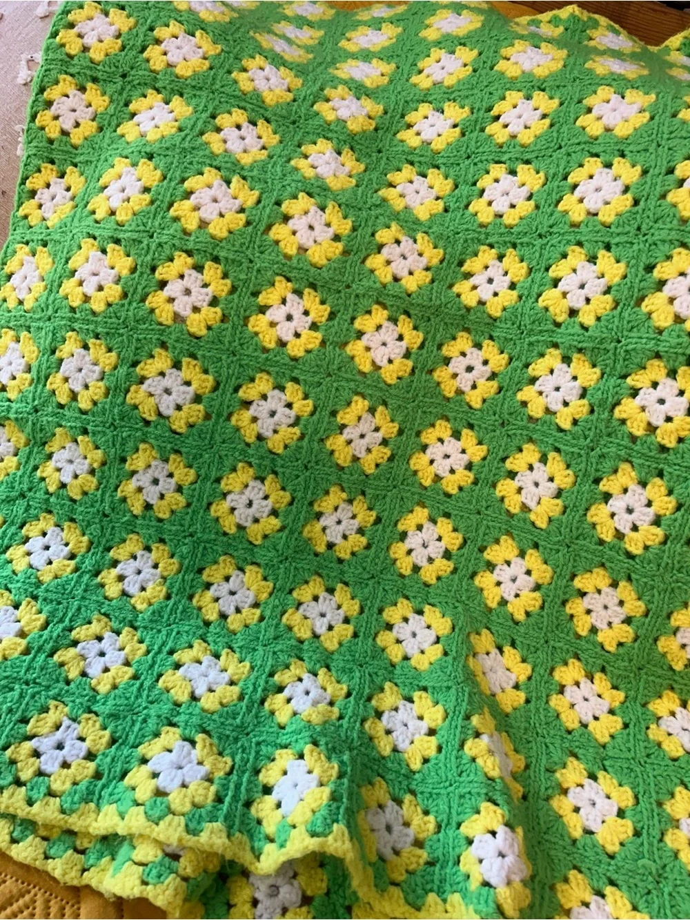 Vintage Crochet Daisy Granny Square Blanket Throw Cottagecore Boho Green Yellow